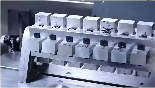 【新手必看】3軸、3+2軸、5軸加工的區(qū)別是什么？(圖11)